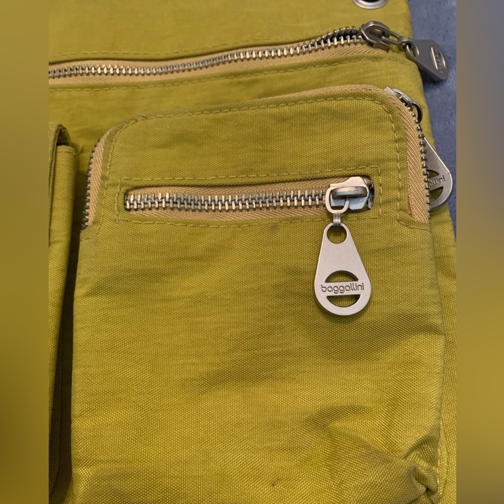 Baggallini Bags| Sydney Bag Green Nylon Crossbody Purse - Picture 3 of 16